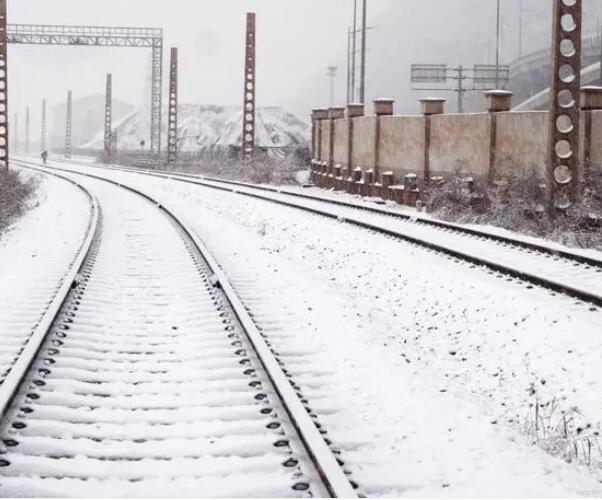 冬天已到，雨雪天氣增多，應(yīng)該怎么做才能防止凈化板發(fā)潮？